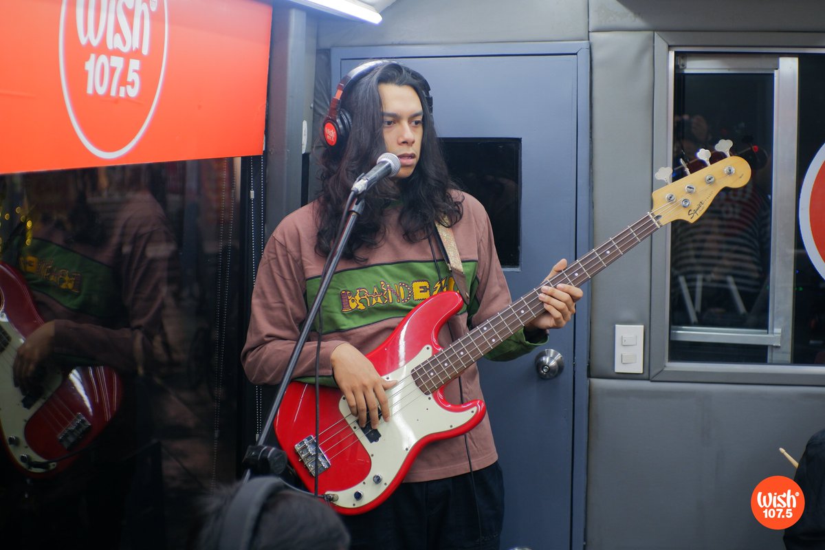 wish1075's tweet photo. On their Wish Bus return this evening, three-piece band @itsofmercury jammed to their originals, "That's Why" and "Fools." https://t.co/8iOp9Ezb60