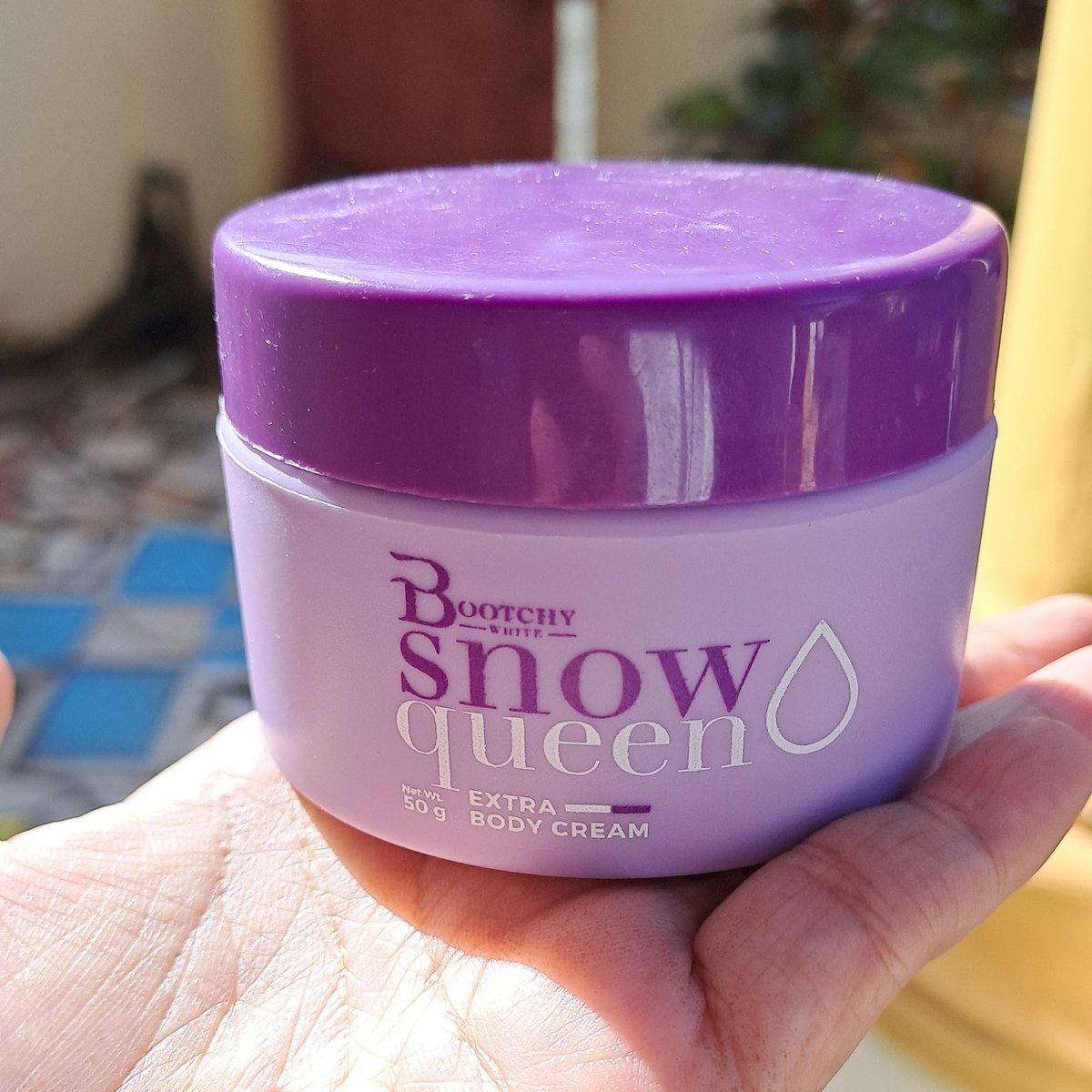 jenaissaintee_'s tweet photo. @ohmybeautybank Riil, bodycare pertama yg aku beli karena racun base, dan baguss banget. Sebelum habis 1 jar udah keliatan bgt efek mencerahkannya plus dia buat kulit halus juga, jadi mudarin chicken skin. https://t.co/wXV1LuBcxT