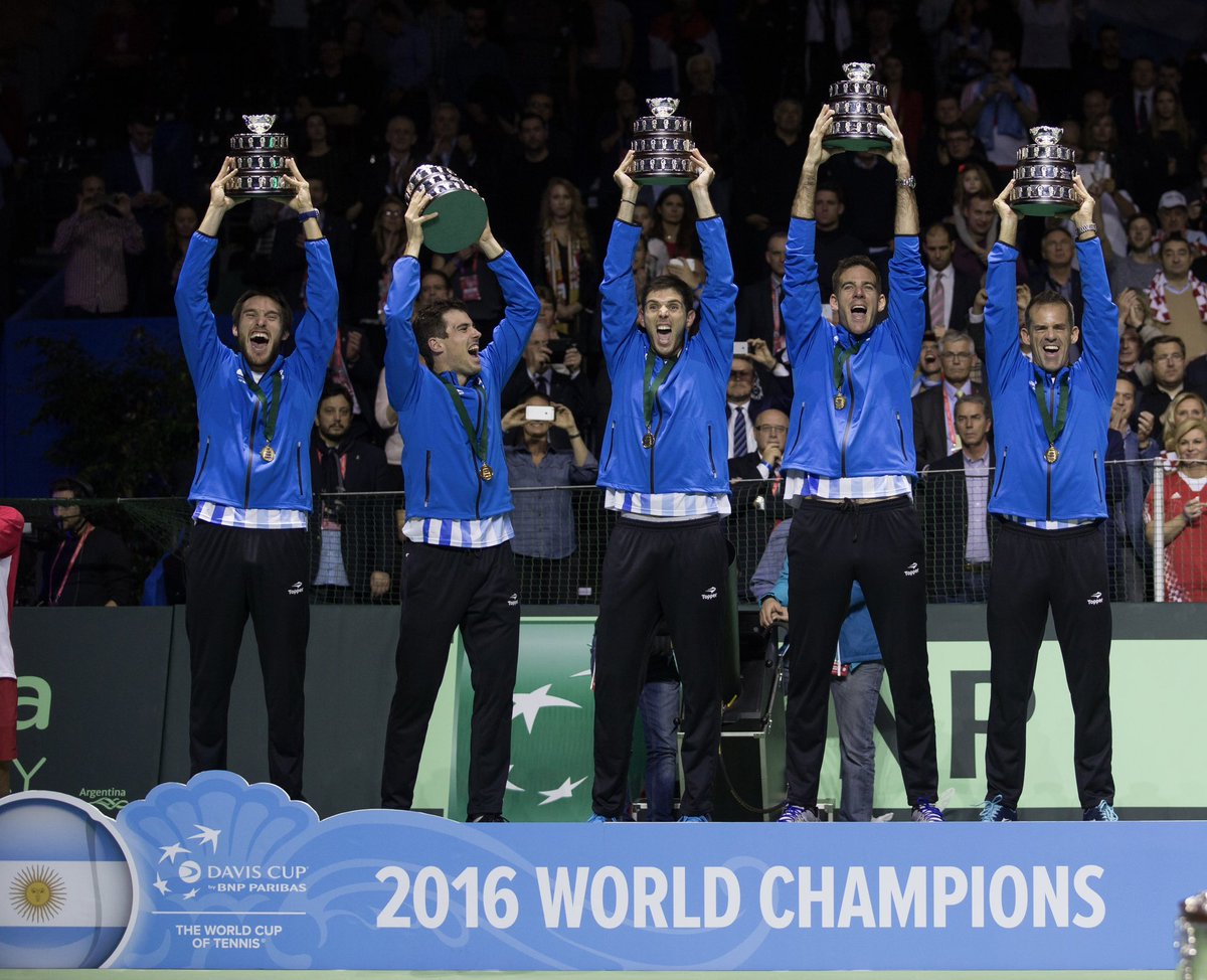 AATenis's tweet photo. Hace 7 años tocamos el cielo con las manos 🙌🏆

¿Qué recordás de la histórica final 🆚 🇭🇷? Contanos y lo buscamos en el archivo 🗂️🔎

@delpotrojuan ➕ @FedeDelbonis ➕ @guido_pella ➕ @YacaMayer https://t.co/2eXtASnODo