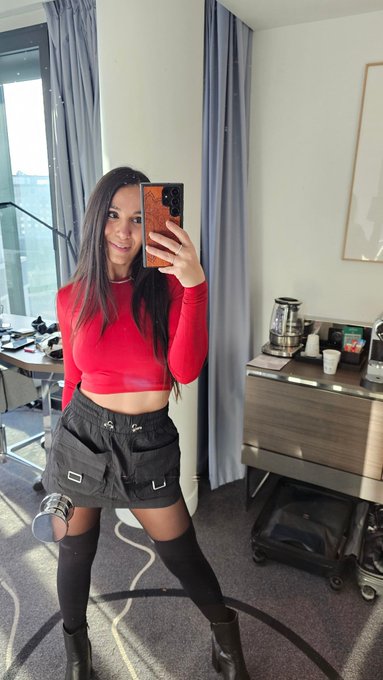 Bonjour...💕 https://t.co/vT04X98igq