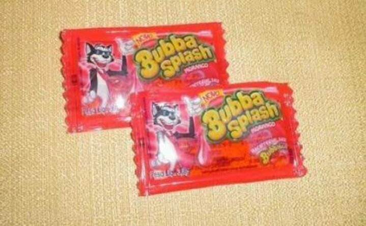 comidasextintas's tweet photo. Bubba Splash (2004): um pacotinho com recheio de Bubbaloo que, por algum motivo misterioso, ficava muito bom em cima de um Cheetos Bola. https://t.co/epAdO9DTQs