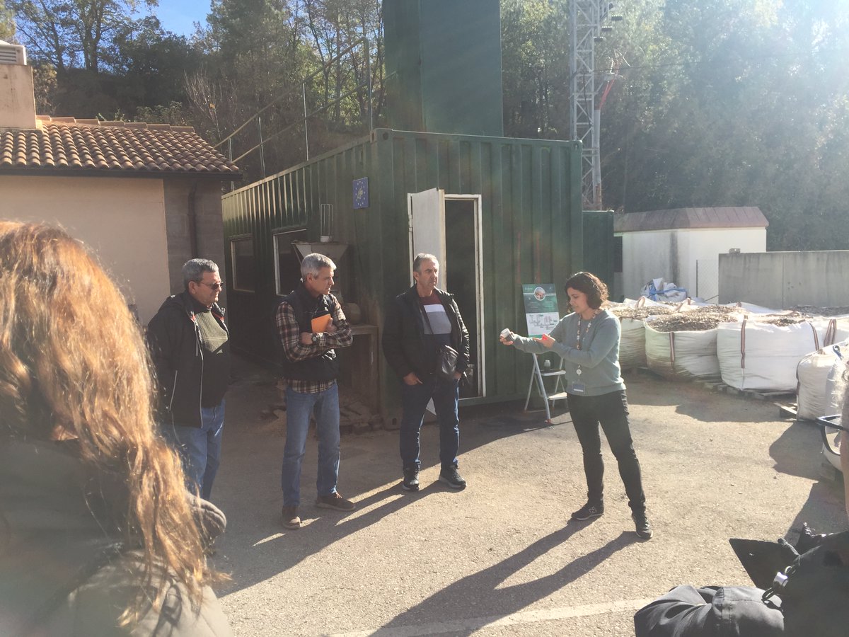 🌲⚗️🧪⛽️
La coordinadora del projecte, Neus Puy, presenta la #biorefineria mediterrània ubicada al <a href="/ctforestal/">CTFC</a> per impulsar la gestió forestal sostenible a membres de l'Associació d'empresaris forestals de Menorca #ASEFOME <a href="/pimemenorca/">PIME Menorca</a>