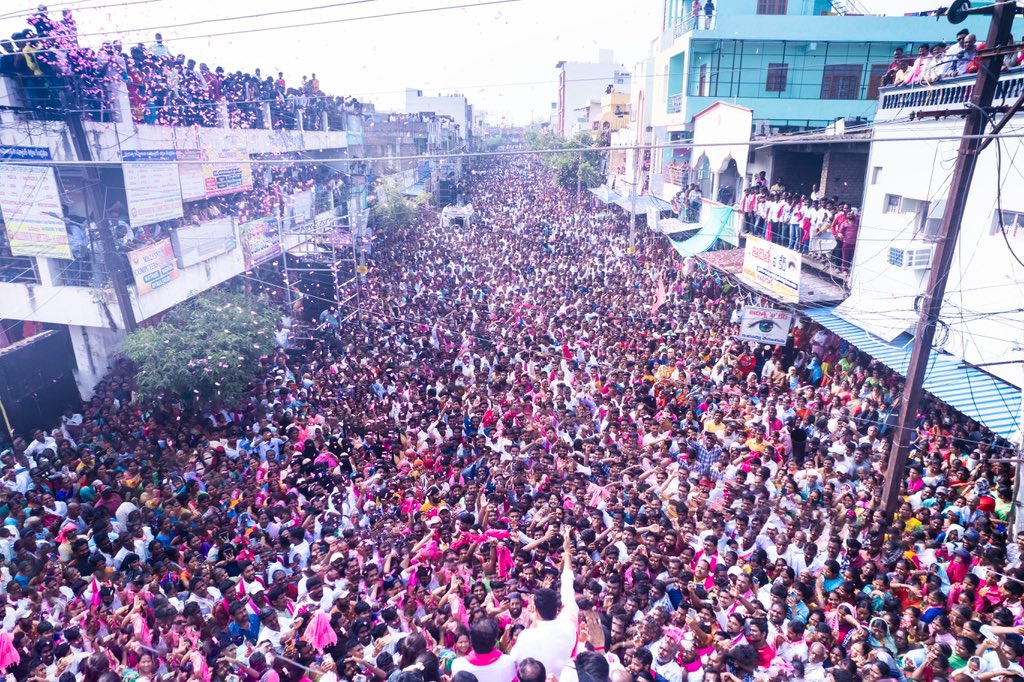 KTRBRS's tweet photo. Massive crowd at Huzurabad ✊

Wresting the seat away from BJP for sure https://t.co/hXsHfczHlw