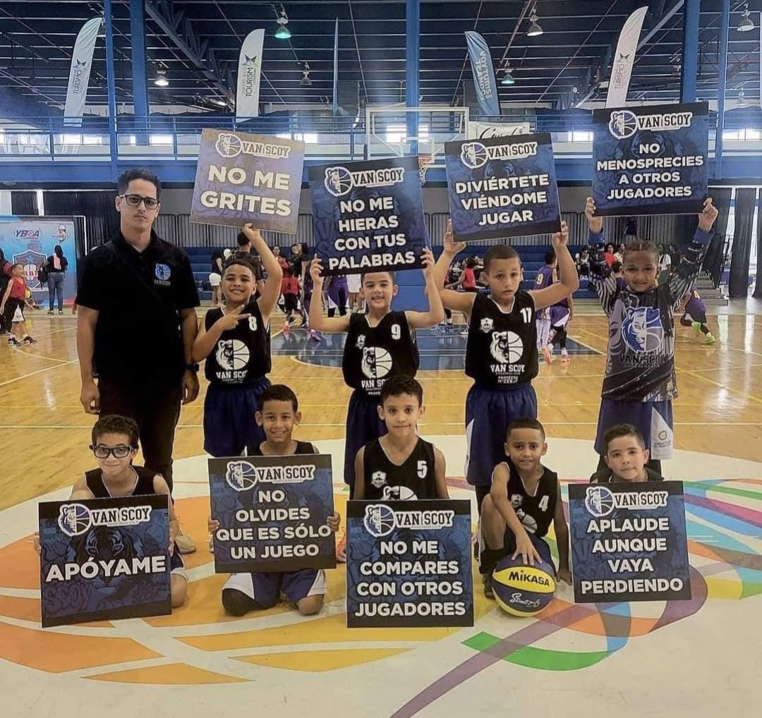 RichiGDavila's tweet photo. 'De obligado cumplimiento para todos los que somos padres, sea cual sea el deporte que practiquen nuestros hijos'. https://t.co/Bi3AZ4uxl4