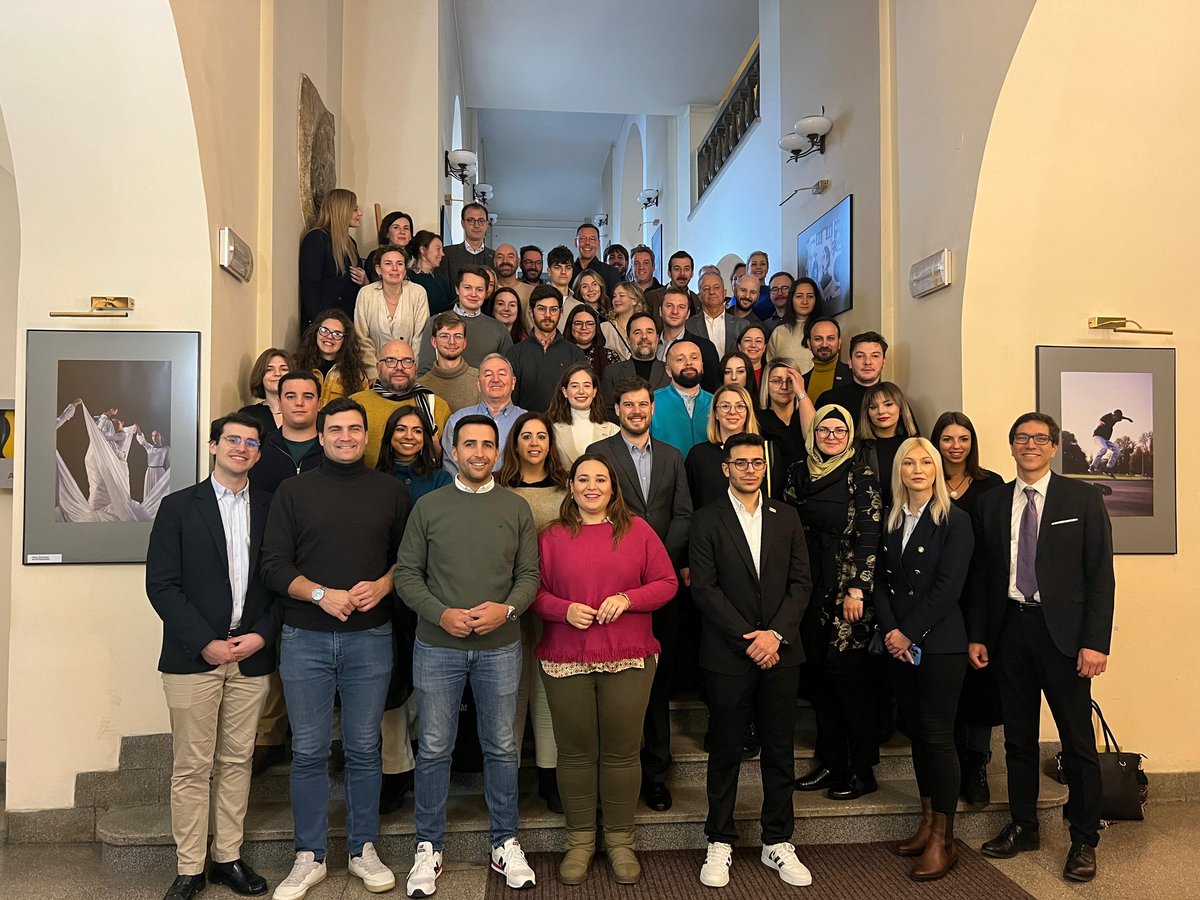 La concejala de <a href="/MalagaJuventud/">Área de Juventud</a>, <a href="/Mmercedesmartin/">Mercedes Martín</a>, se ha desplazado a la ciudad polaca de Lublin, actual Capital de la Juventud, donde esta noche se dará a conocer la ciudad ganadora de la Capitalidad Europea de la Juventud para el año 2026👉  youtube.com/watch?v=07DSNr…