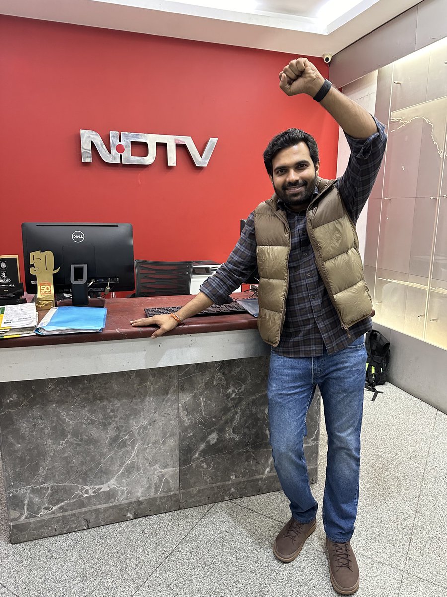 My 12 year long journey with NDTV comes to an end today but the journey of sharing stories with you will continue. वो अहमद फ़राज़ ने कहा है 

“किसी को घर से निकलते ही मिल गई मंज़िल
कोई हमारी तरह उम्र भर सफ़र में रहा” 

तो कहानियों को कहना का सफ़र जारी रहेगा .

Will be back soon