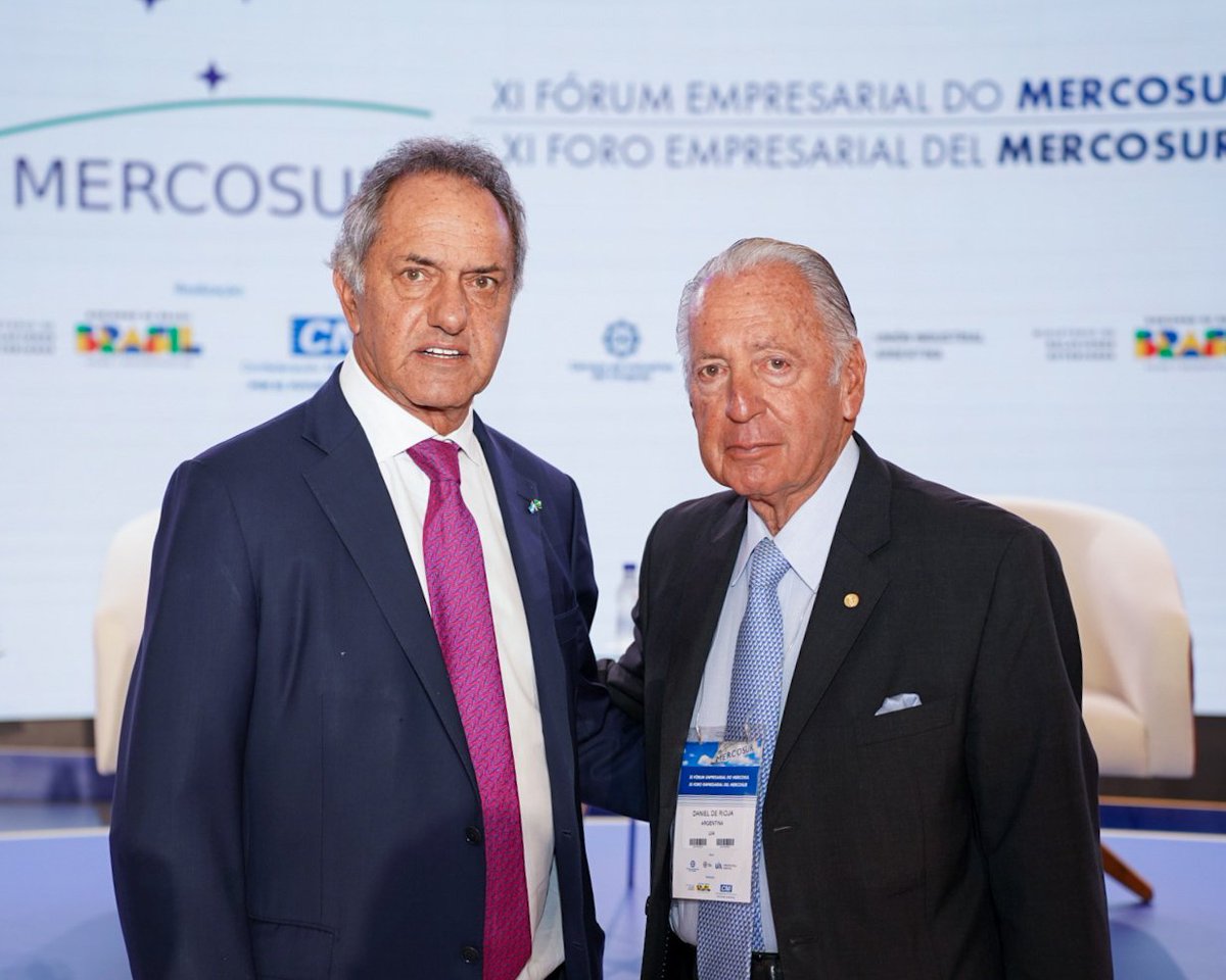 Hoy recibí a la Comisión Directiva de <a href="/UIAok/">UIA</a>. Su Presidente, Daniel Funes de Rioja, destacó que la visita en el día de ayer de la futura Canciller argentina <a href="/DianaMondino/">Diana Mondino</a> otorga al sector privado certidumbre y previsibilidad en esta nueva etapa para lograr la mayor armonía