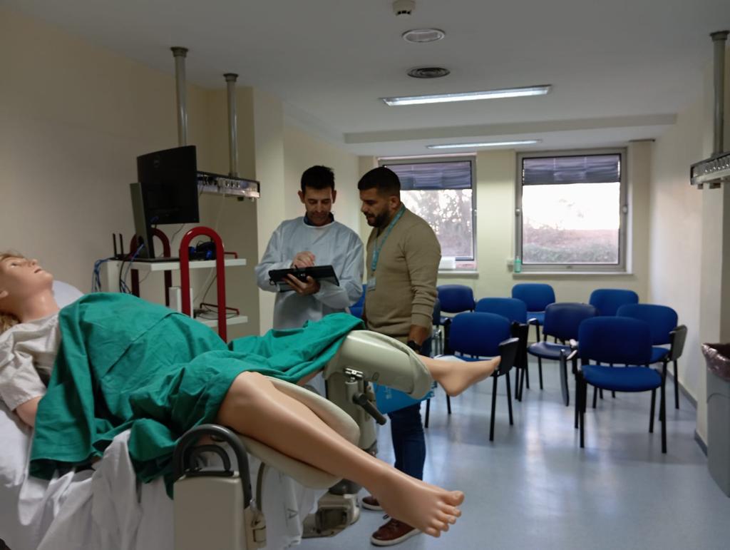 saludaxarquia's tweet photo. #emergenciasobstétrica Un grupo profesionales servicio Obstetricia Hospital Comarcal Axarquía participado Curso Simulación Emergencias Obstétricas, en Hospital Materno Infantil👶🏥
Con objeto potenciar trabajo equipo/toma decisiones
#trabajoenequipotriunfoseguro
#librederiesgos https://t.co/NS2GJMs4G8