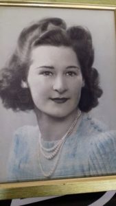 RoyTapti's tweet photo. Ruth Bradbury wrote this story 6 years ago when she was 99. She was 23 in the first picture when she married. Recently, she turned 105 which makes her story very special!
https://t.co/QvF5sCQBq0 @Pastconnect @Familyhistory @Cambourne @Personalhistory @Lifestory https://t.co/zl3ZVHTpWy