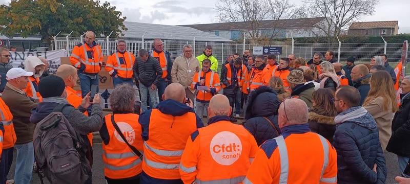 CFDTSanofiGroup's tweet photo. Dernières News: 14h00
100% des salariés du site de distribution de St Loubès en grève. #Sanofi #distribution #GreveGenerale #DHL #cfdt https://t.co/Rq1jfJqgxR