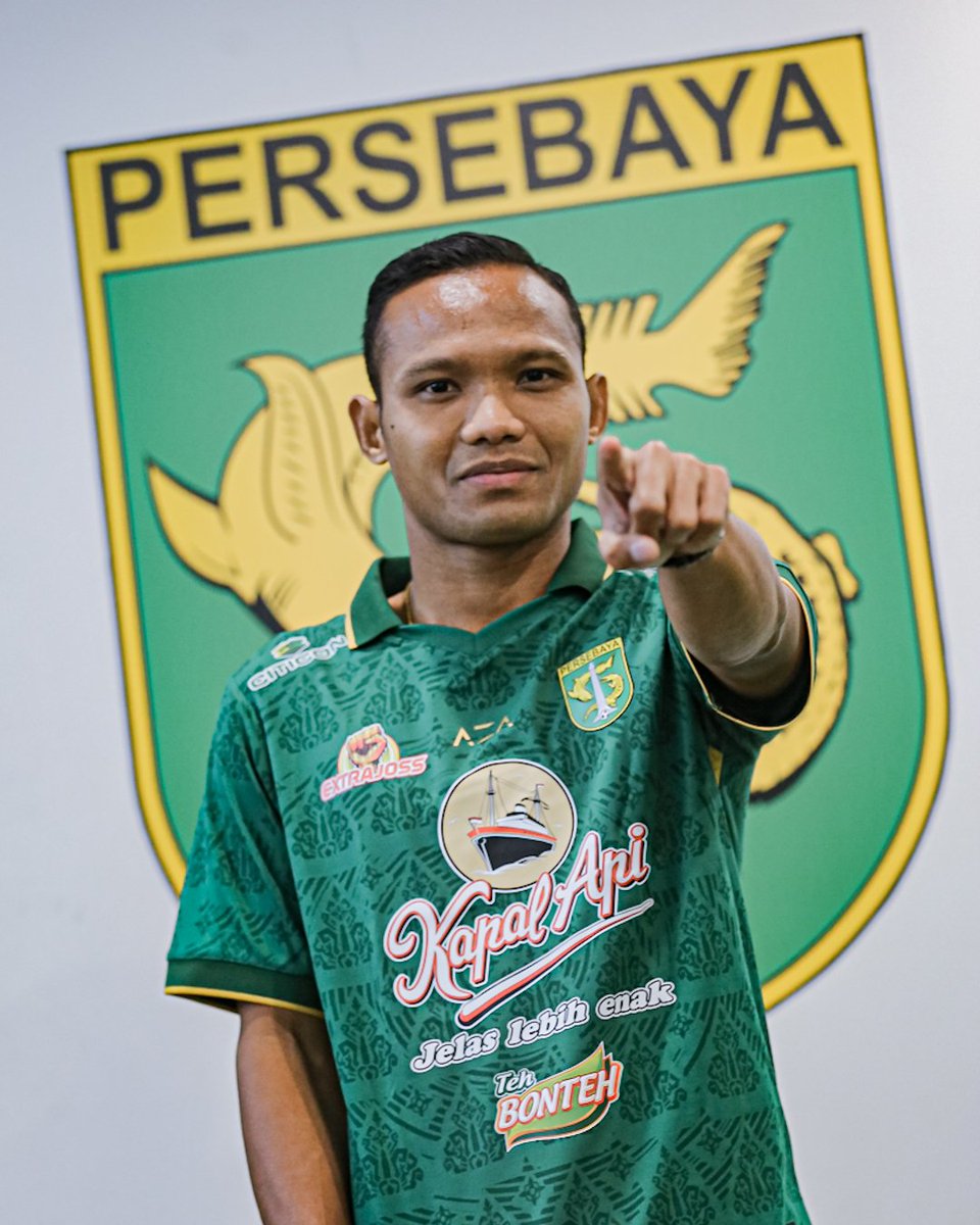 persebayaupdate's tweet photo. Oktafianus Fernando dikontrak selama 1.5 musim ke depan oleh Persebaya
Pengalaman Ofan serta karakternya yang begitu khas sebagai Arek Suroboyo, diharapkan mampu membantu skuad Green Force meraih kejayaan. https://t.co/5Vzik6dHNp