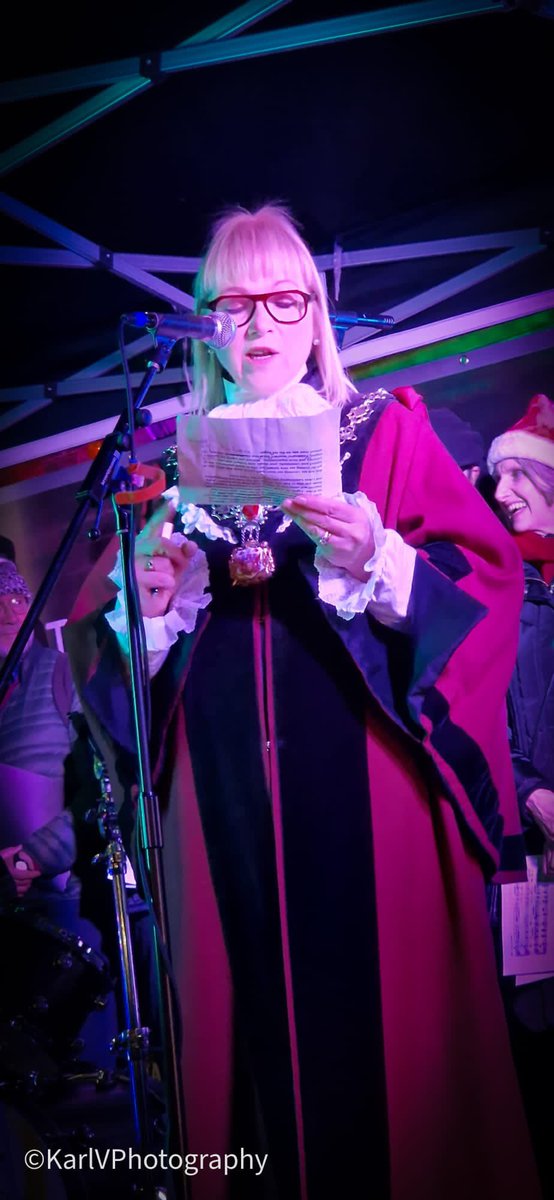 We’d like to say a special thanks to Deputy Mayor Cllr Fiona Sacks for taking the stage at Teddington Christmas Lights Up. Your speech was fabulous and explained the amount of time and effort that goes into the event and was gratefully appreciated by all involved. @LibDems @LBRUT