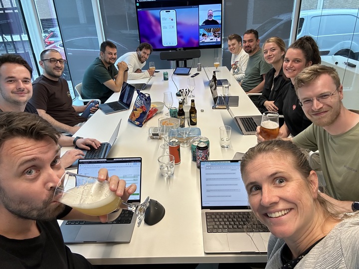 9to5software's tweet photo. Elke donderdag hebben wij bij 9to5 een zogenoemde ‘DemoDo’, om te zien wij onderling wat we aan het doen zijn, houden we elkaar op de hoogte van nieuwe ontwikkelingen en innovaties. 
Wil jij bij ons aansluiten de volgende keer? Check de vacatures via: https://t.co/Co4IwDBkTH https://t.co/KgPvNdwmYo