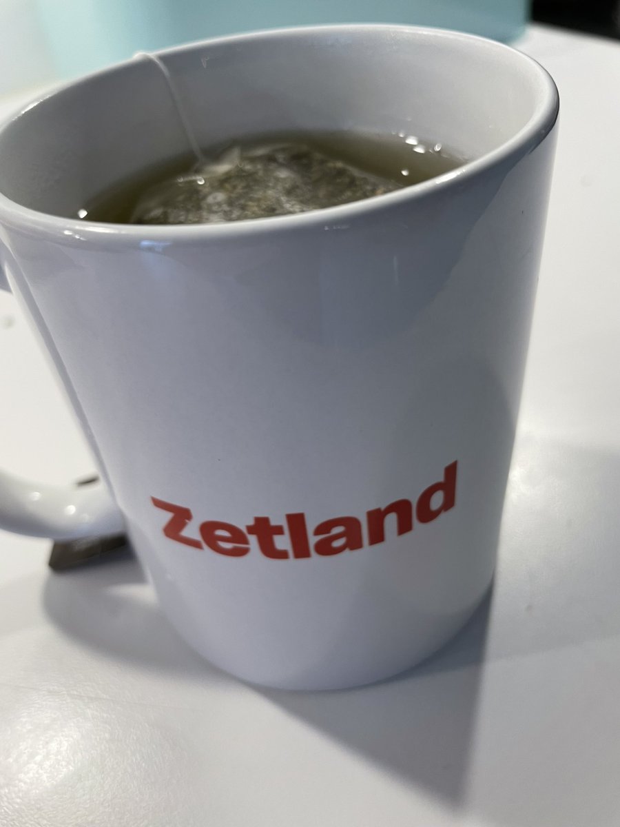 JOBNYT: I dag har jeg første dag på <a href="/Zetland/">Zetland</a>, hvor jeg skal skrive om samfund og alt muligt andet. Det glæder jeg mig til 🤠 ideer, tips og kaffeinvitationer er velkomne på abrahamsen@zetland.dk