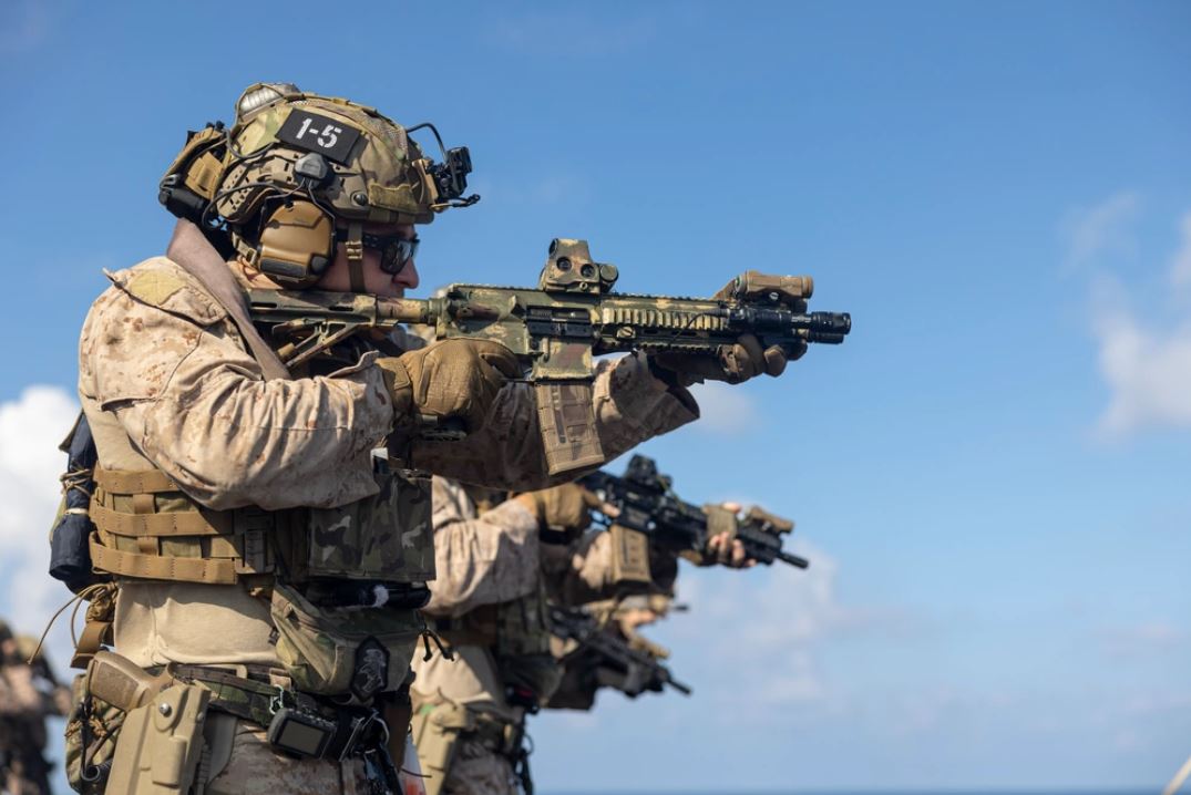 iimefmarines's tweet photo. Marines assigned to the @26MEU conduct live-fire training aboard the USS Bataan. Components of the Bataan and 26MEU are deployed to the U.S. 5th Fleet area of operations to increase maritime security and stability in the Middle East region. @USMC @DeptofDefense #marines #military https://t.co/tVWrWzYHc8