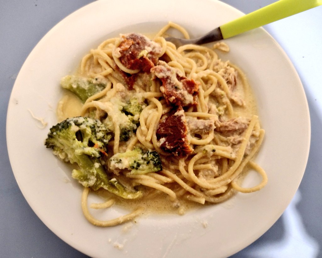 tsukinimuragumo's tweet image. #fitlistopad
Kilka posiłków z ostatniego tygodnia (niskie IG):
1) paella z krewetkami i chorizo
2) sałatka z fetą, rukolą, pomidorami, orzechami i kiełkami
3) jogurt z otrębami, jagodami i orzechami pini
4) makaron z brokułami, pomidorami suszonymi, tuńczykiem o sosem serowym