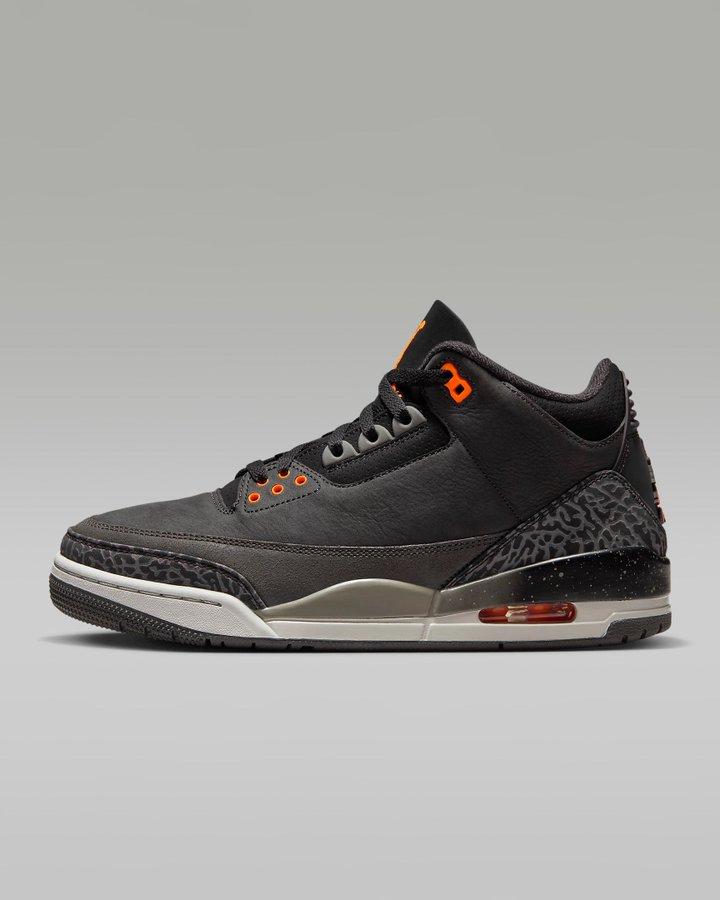 Valerie820817's tweet photo. Air Jordan 3 "Fear" adding straight to cart via Nikestore https://t.co/9KpUdHvAk6