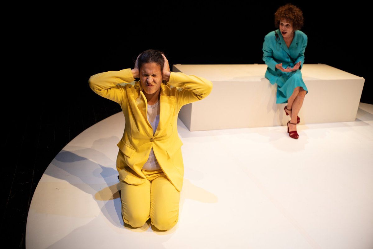 ERT_Teatro's tweet photo. 𝗖𝗛𝗜 𝗥𝗘𝗦𝗧𝗔
𝘔𝘈𝘛𝘐𝘓𝘋𝘌 𝘝𝘐𝘎𝘕𝘈 e 𝘈𝘕𝘕𝘈 𝘡𝘈𝘕𝘌𝘛𝘛𝘐 ci accompagnano in un viaggio cosmico, scientifico, narrativo e visivo, che vede in scena la stessa Vigna con 𝘋𝘈𝘕𝘐𝘌𝘓𝘈 𝘗𝘐𝘗𝘌𝘙𝘕𝘖.
Dal 28 novembre al 10 dicembre
Teatro delle Moline di Bologna https://t.co/FpoGguCTea