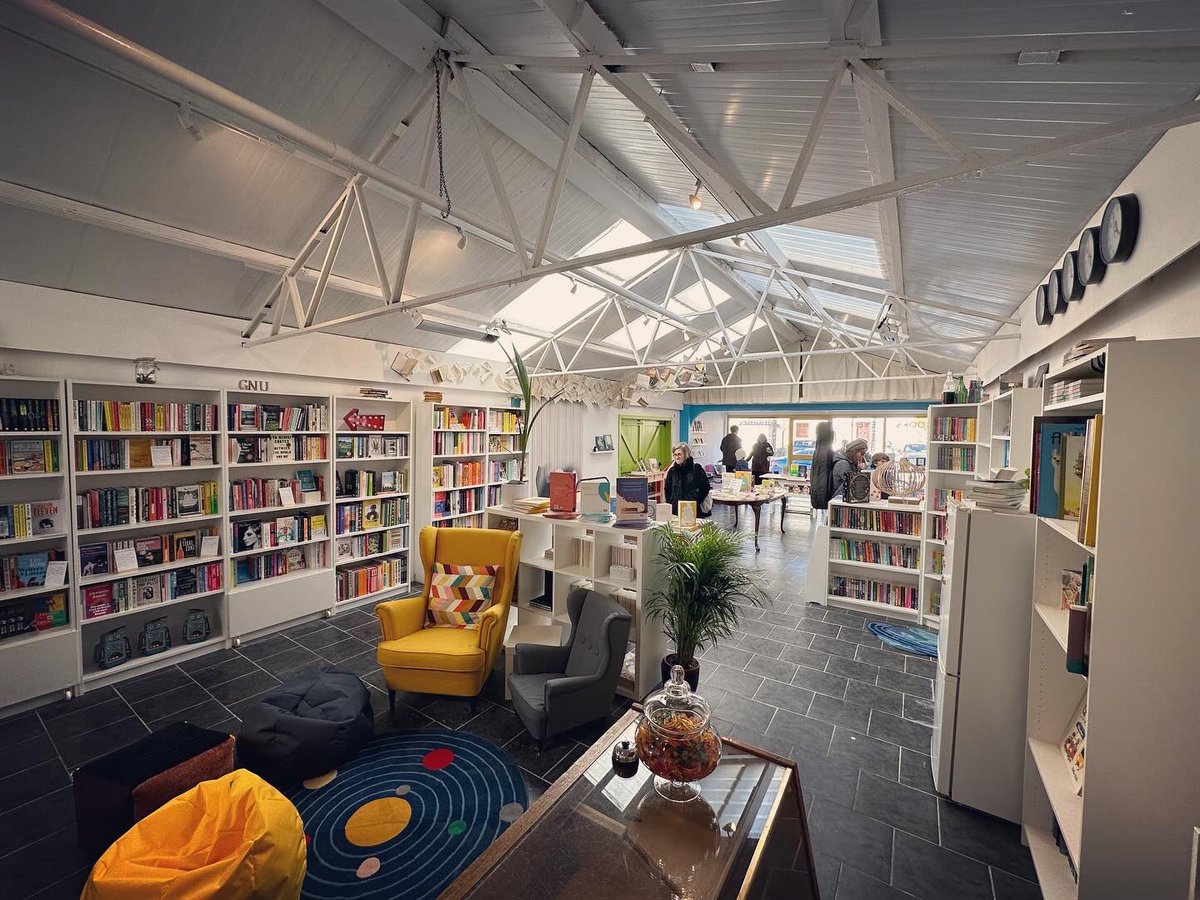 MirandaWardC's tweet photo. Excited that @caperoxford is now open for business (and v proud of @quitexander for hatching the plan and getting it to this point in what has been Quite A Year). Feels a bit mad opening a bookshop but also very right in a lot of ways. https://t.co/JF8wYJqY08
