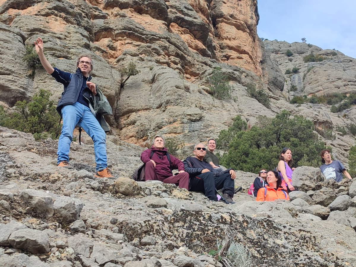 GeoparcOrigens's tweet photo. El #GeoparcOrigens #UNESCO ha participat en una de les activitats de formació en Ciències de la Terra organizada pel @CdaVallsAneu per professorat de secundària.
L'activitat ha consistit en una sortida de camp a la #Georuta 2 situada a #Collegats. https://t.co/yFvwozVfDX