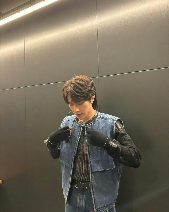 [#DERYGRAM] 26.11.23 - Atualização do Hendery no Instagram.

"📸"

#HENDERY #黄冠亨 #WayV #威神V <a href="/WayV_official/">WayV</a>