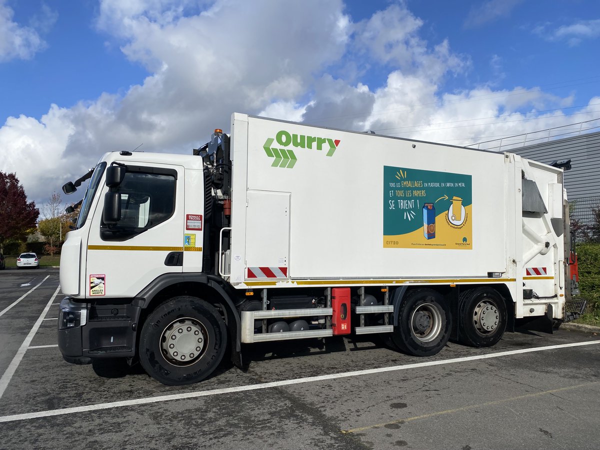 ourrysas's tweet photo. [🦺️ NOS CAMIONS S’HABILLENT]

Dans le cadre du marché avec Grand Paris Sud , nos camions se vêtissent d’un bel affichage pour sensibiliser les administrés aux règles de tri. https://t.co/AjPaKCwD1N