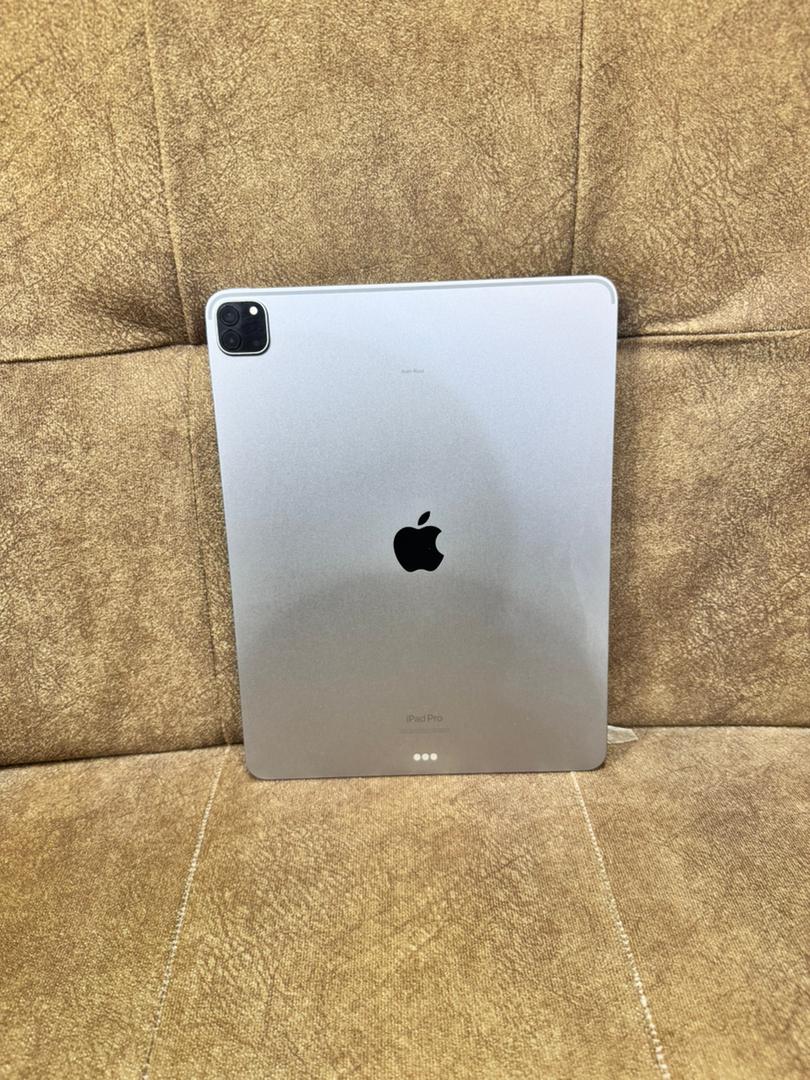 dignified_tm's tweet photo. 🔥Pix 1: iPad Pro M1 - “11 inch - "Wi-Fi" &amp; LTE - 128gb - ₦680K

🔥Pix 2: iPad Pro - 12.9” - 6th gen - 256GB - "Wi-Fi"  ONLY - ₦850K

🔥Pix 3: iPad Air - 5th gen - 64GB - "Wi-Fi" &amp; LTE - ₦550K

🔥Pix 4: Ipad - 6th gen - 128gb 
- "wi-fi" only - ₦170K
- "wi-fi" &amp; LTE - ₦190K https://t.co/C4tbchiIDW