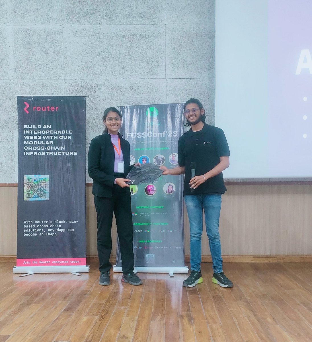 Dev_anshika98's tweet photo. Immersed in the  absorbing talks, connecting with speakers @swastika0015 @shreyacasmalert @shrutipanjwani_ @Dishantsethi14 @imRRaj_Official, and giving back through volunteering! 🌐🎤 #FOSSConf'23 #OpenSource 
#Volunteer https://t.co/5VrfWGXsNY