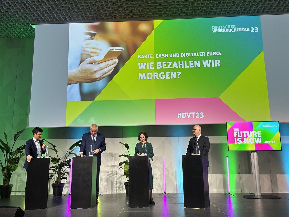 franka_kuehn's tweet photo. Der digitale Euro kommt. Das ist eine gute Idee als Alternative zum Bargeld und zur Kreditkarte. Der digitale Euro muss anonym und sicher sein. Und Bargeld muss bleiben. @vzbv #dvt23 #FutureIsNow https://t.co/VKb8TDxLcJ