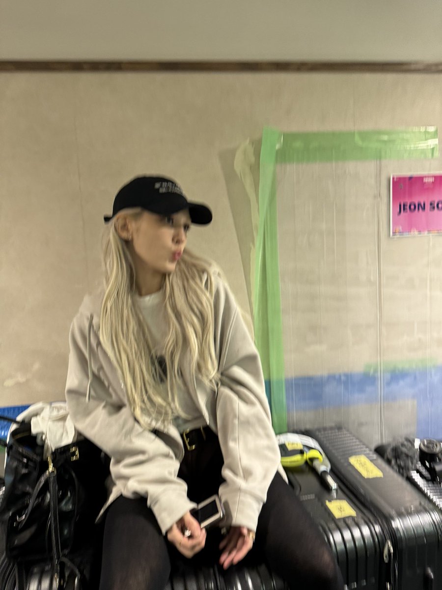 JEON SOMI(전소미) tweet media