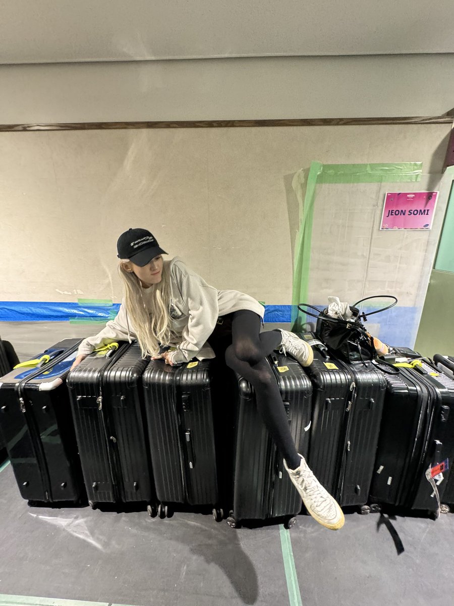 JEON SOMI(전소미) tweet media