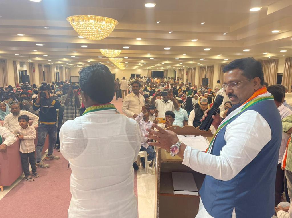 NasirHussainINC's tweet photo. Dr Naseer Hussain M P & Dr Shakeel Ahmed Khan CLP Bihar Campaigned for G Madhusudan Reddy in Devar Kadra !
#devarkadra_assembly #devarkadra #nasirhussain #nasirhussain #DrSyedNaseerHussain #TelanganaAssemblyElections2023 #Telanganaelection2023 #TelanganaPolitics https://t.co/ARBAdezNj8