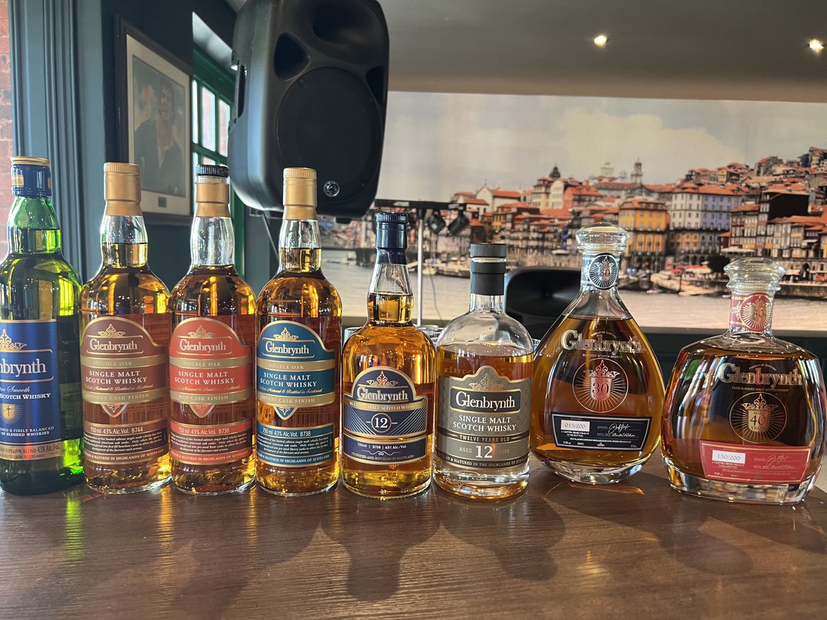 Tasting a flight of Glenbryth from a 3year to a 40 year at Dias ⁦<a href="/GlenbrynthSA/">Glenbrynth Whisky</a>⁩ ⁦@liquorcity⁩ ⁦<a href="/tonydacosta53/">Tony Da Costa</a>⁩ ⁦<a href="/ezra_benjamin/">ezra benjamin</a>⁩