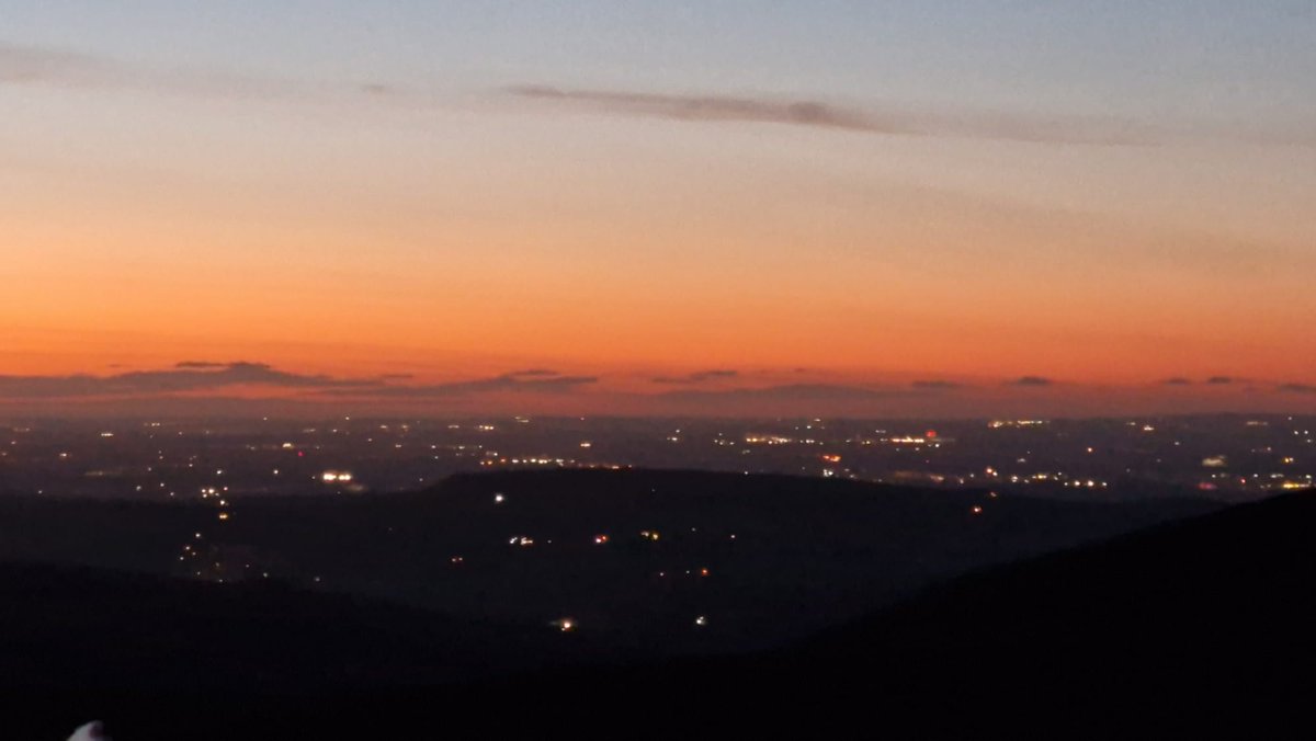 freshwalks's tweet photo. "In turbulent times, learning to look up and around to see nature at its finest can remind us we are part of something bigger and help put things in perspective"

Some wise reflections from #Freshwalks regular John Knott as we rounded the week off with a simply stupendous sunset https://t.co/nmDTTf0YSg