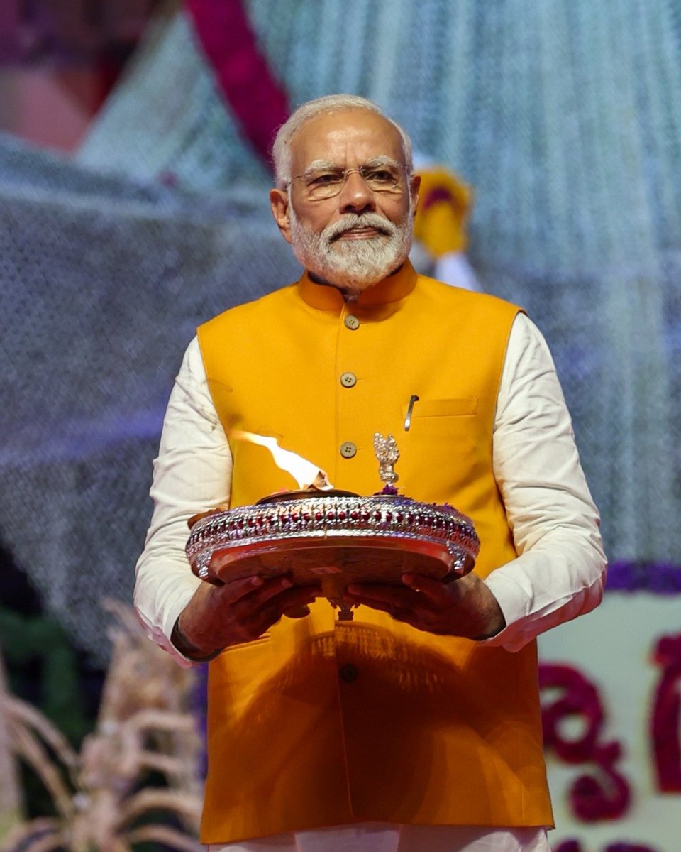 BJP4India's tweet photo. समस्त देशवासियों को 'कोटि दीपोत्सवम्' की हार्दिक शुभकामनाएं!

पीएम मोदी आज हैदराबाद, तेलंगाना में आयोजित 'कोटि दीपोत्सवम्' कार्यक्रम में शामिल हुए। https://t.co/9SbENnqoJn