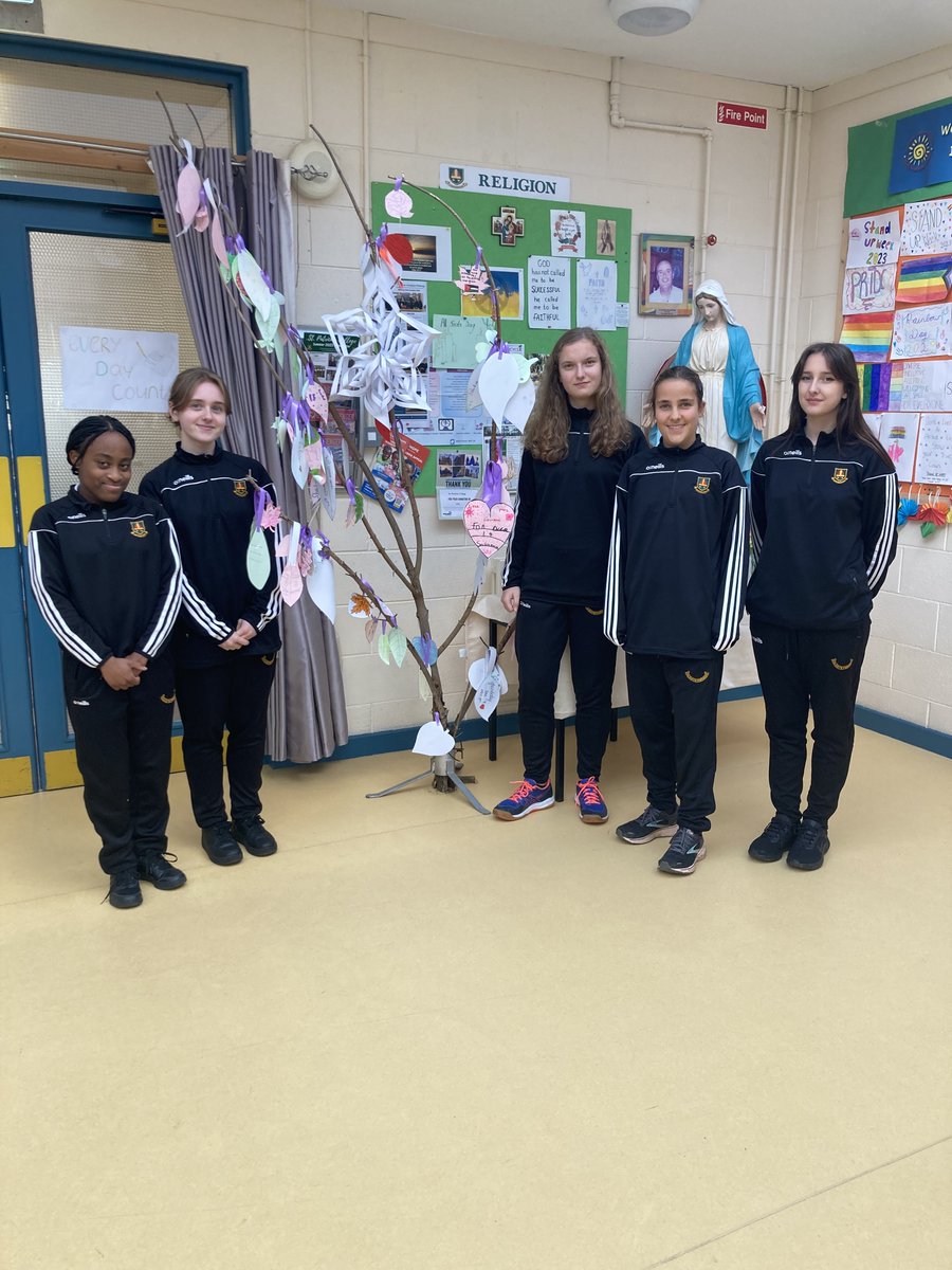 To celebrate the month of all souls, the students created their own memory tree to remember people who have died. Well done girls.