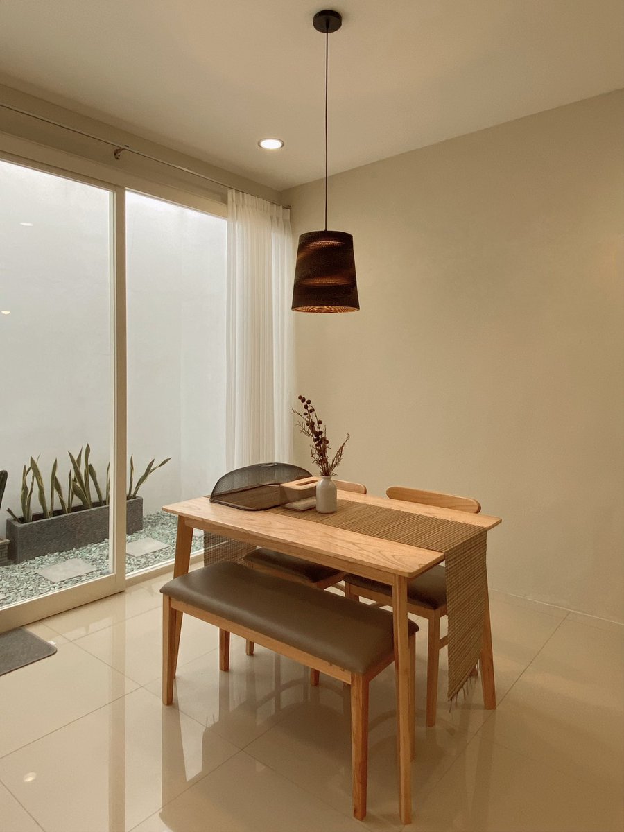 lagi bangga sama diri sendiri bisa ngisi rumah lowwww budget tapi tetep enak dipandang. kalo dibudget gede mah gampang bun ehe. 

tapi gapapa, yang mahal skill menyelam toko oren-nya 🥹🥲