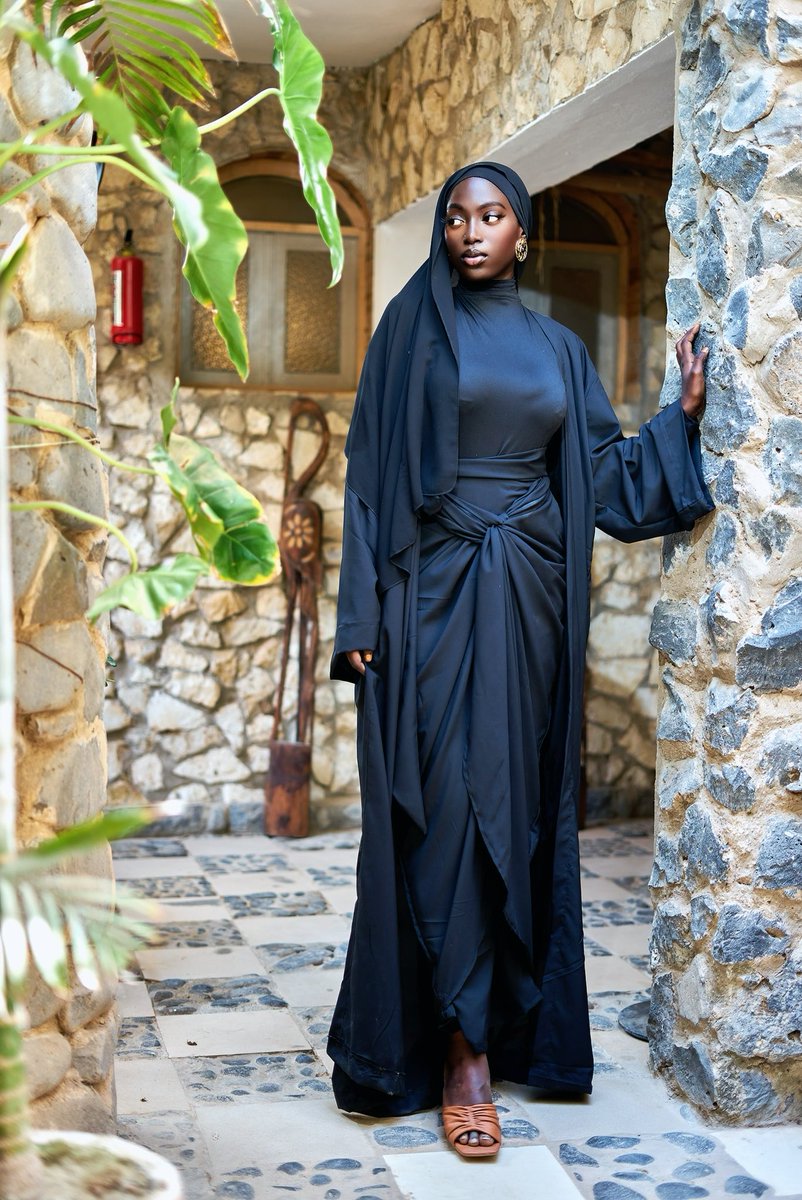 AdjaratouNdiay4's tweet photo. Black is beautiful black is power black black is diamond 💎 https://t.co/g6hZ1uH5hq