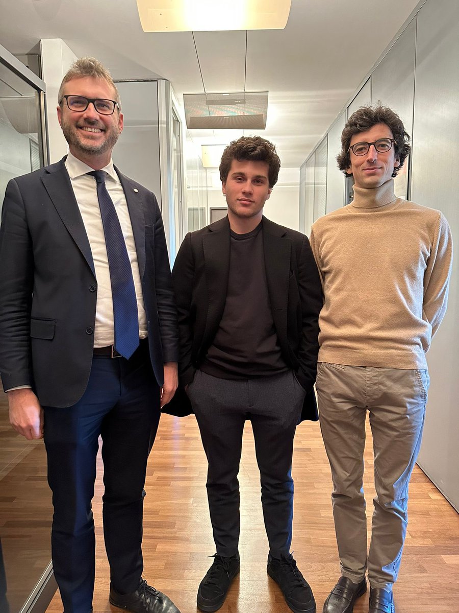 È stata una bella esperienza insegnare il corso “History of Political Thought” all’<a href="/eseschool/">European School of Economics</a> di Milano. A completare il corso abbiamo incontrato l’azienda @AcquaDiParmaRP e seguito il guest speaker Matteo Scotto su “EU and State-Transformation after Maastricht”!