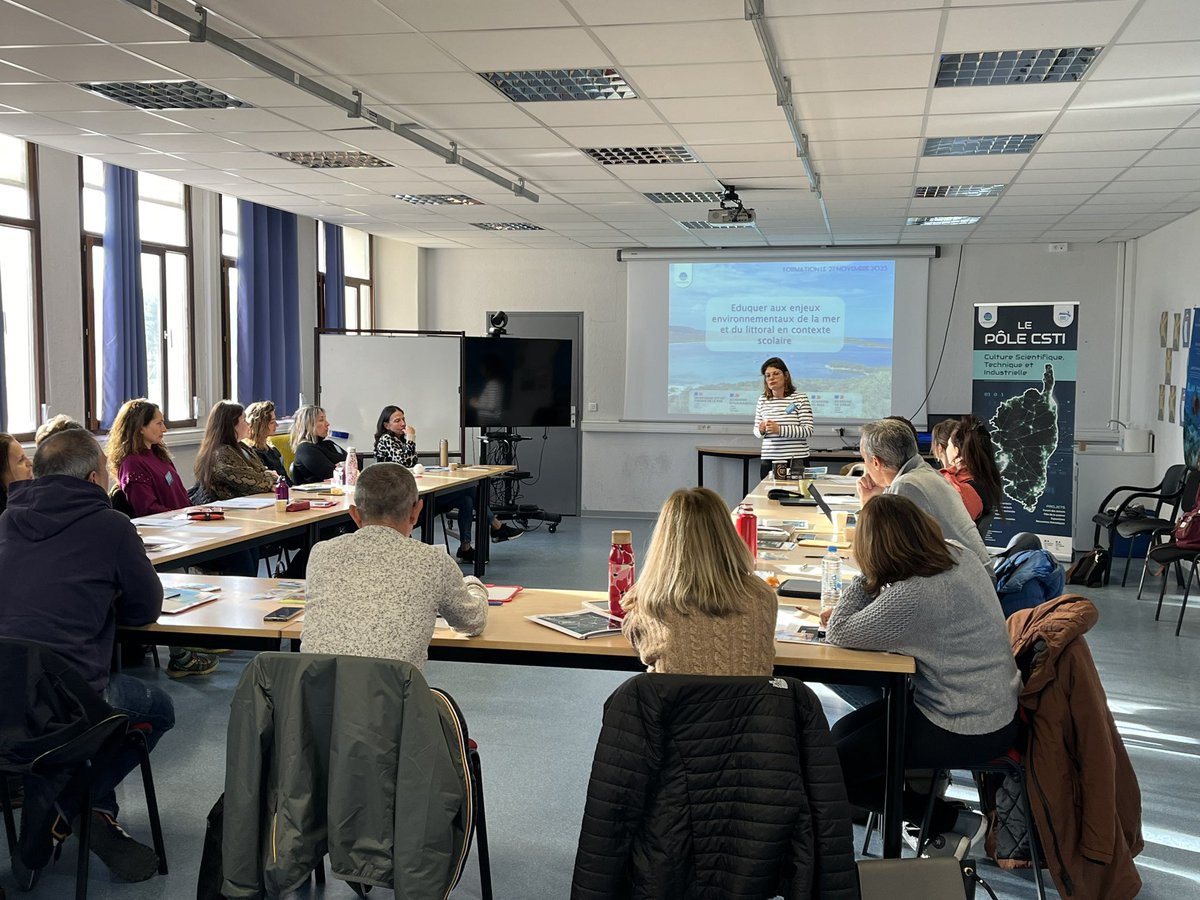 bernard_capelli's tweet photo. Formation interdisciplinaire aux enjeux de la mer et du littoral avec présentation d’une #AME par les élèves du collège Léon Boujot 👏👏 #edd #e3d et la présentation concrète d outils #dirm https://t.co/TAm3KYQFpC