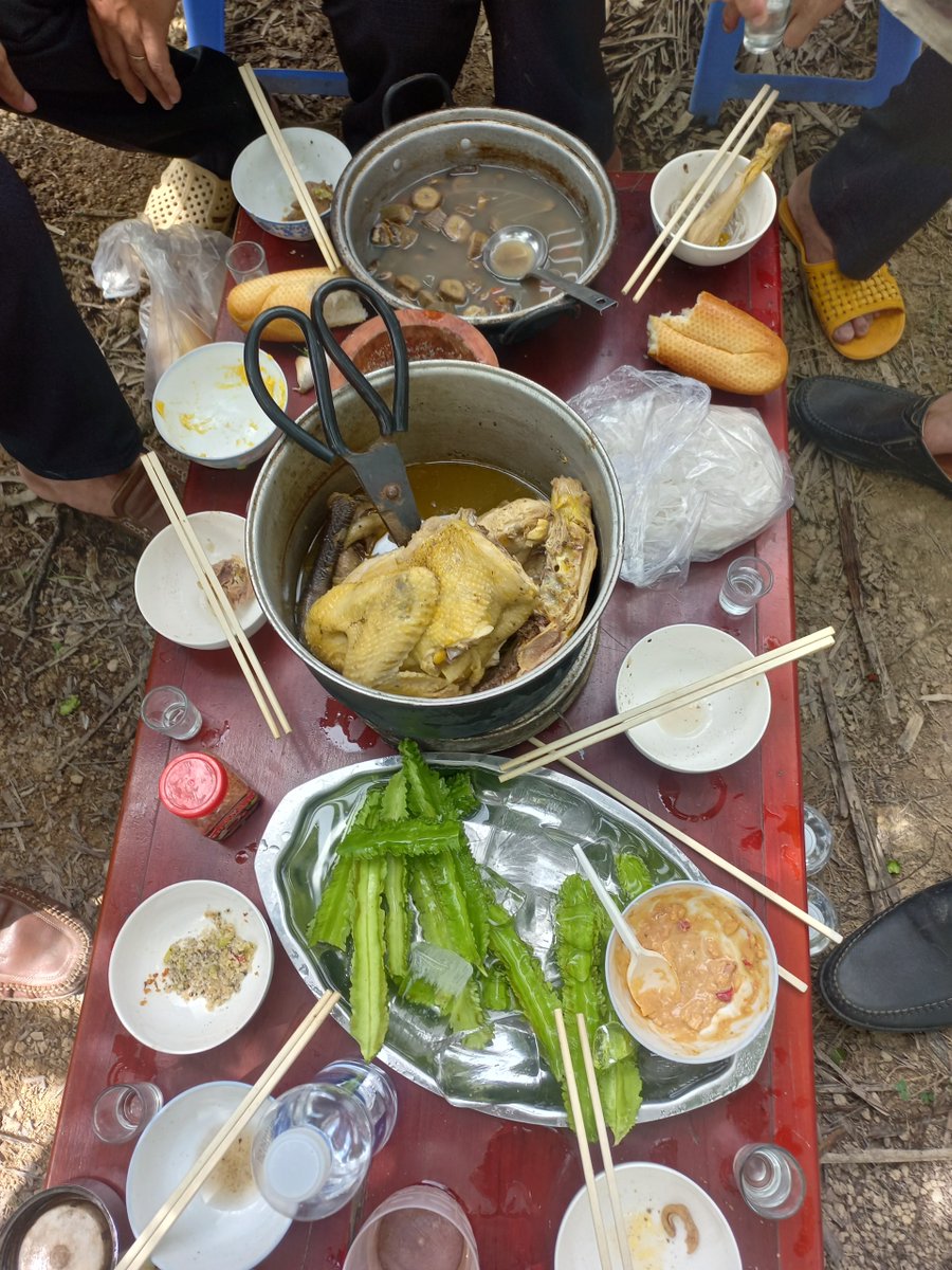 msnhu_y's tweet photo. familiar drinking scene in Vietnam.
Forbes: Beer and alcohol consumption in Vietnam is growing the fastest in the world
In 7 years (2010 - 2017), the growth rate of alcohol consumption in Vietnam reached 90%. At this stage, Vietnam is the country with the largest increase in alcohol consumption in the world, nearly 90% since 2010.
Forbes cited a research report by the Lancet medical journal (UK) on the status of alcohol use in 189 countries and territories from 1990 to 2017, showing that the proportion of global beer and alcohol consumption is increasing. tends to increase rapidly, especially in low- and middle-income countries such as Vietnam and India.