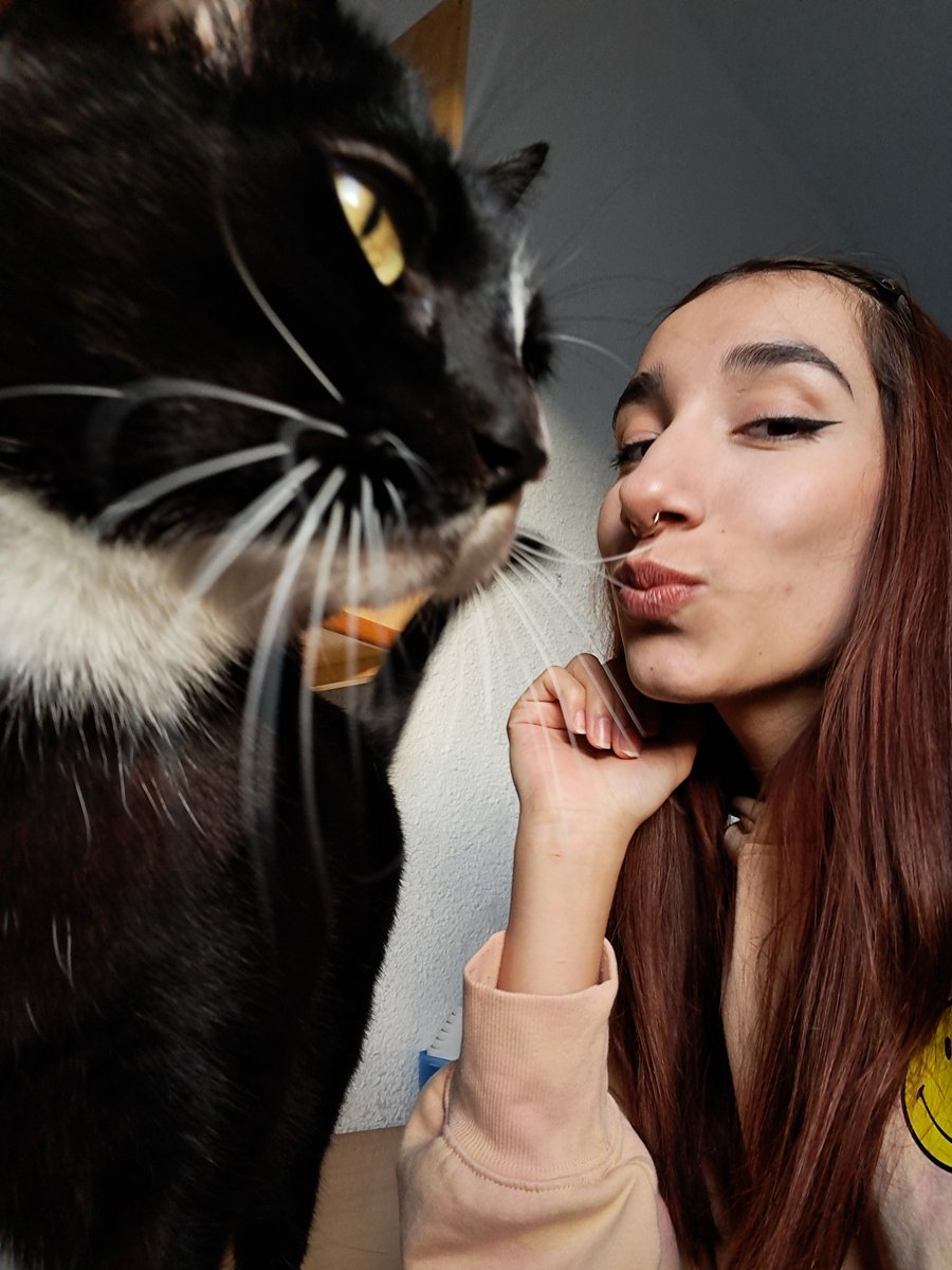 carol w. tweet media