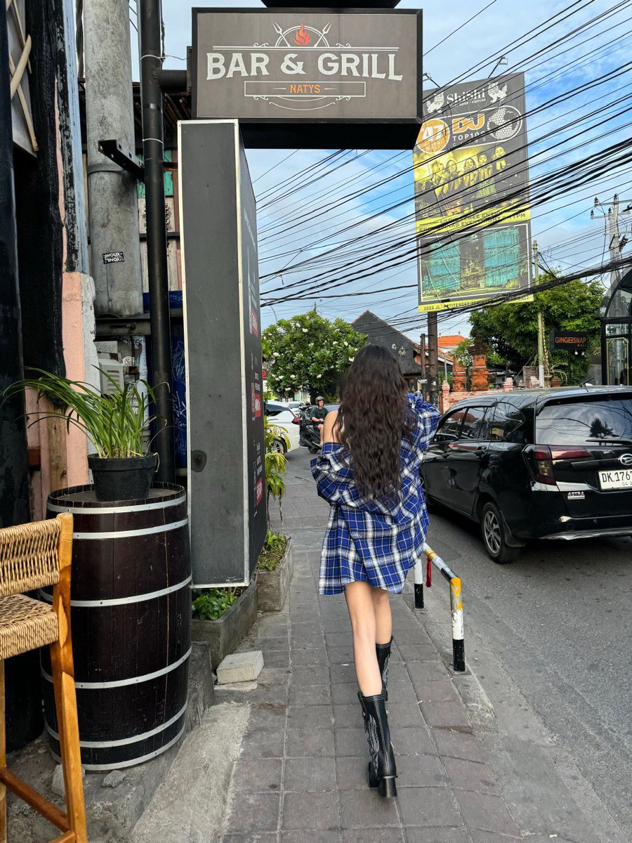 xuanyispics's tweet photo. 231127 #XUANYI instagram update

“Sorry. I only live for myself ☀️”

#吴宣仪 #선의 
#BETTYWU https://t.co/X28Erz3Lfk