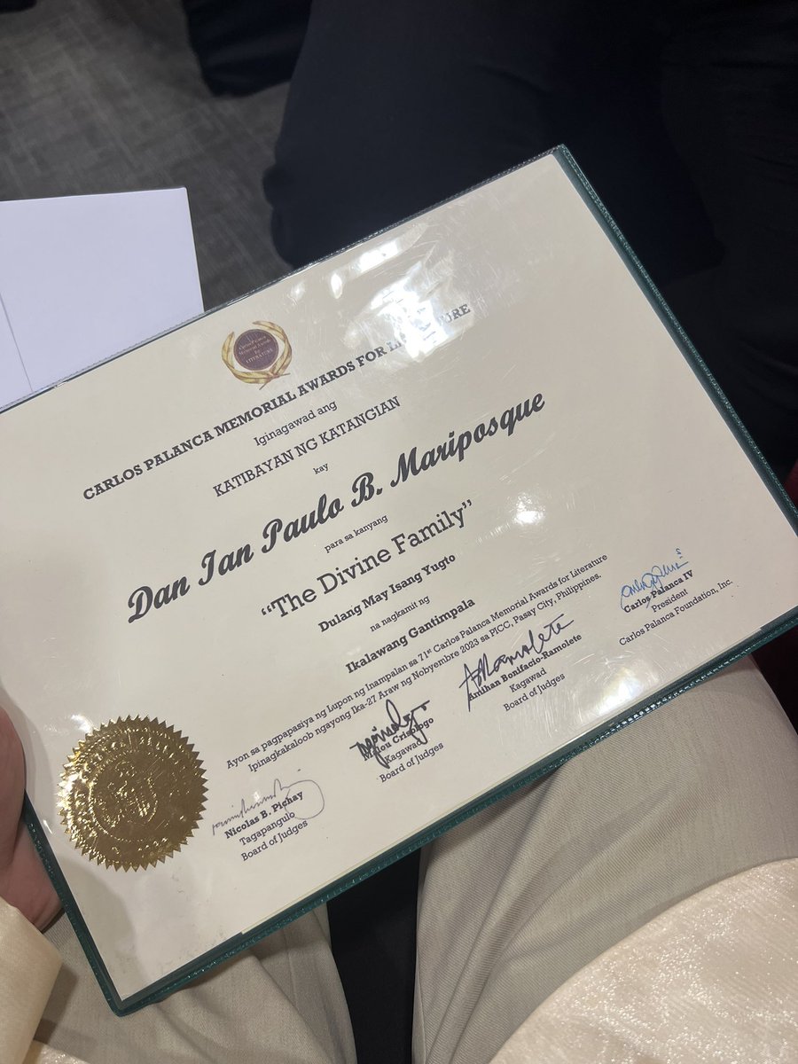 dipfruta's tweet photo. Palanca Award Winning Writer na ako 😭😭😭😭😭😭 FIRST TIME IS A CHARM!!! https://t.co/DwKzRdQmSc