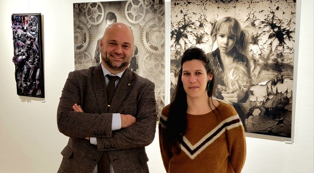 CeMontand's tweet photo. Accueil de l’association Label Friche de Nogent le Rotrou au sein de la salle d’exposition du collège. Les artistes ont mis à disposition leurs œuvres pour composer une scénographie éclectique  au profit des élèves et leurs parents. À voir jusqu’au 12 décembre 2023 https://t.co/YSJzEWLLjo