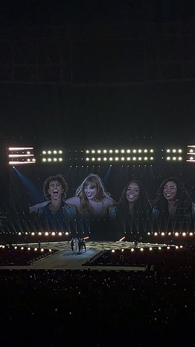 showgrlswift's tweet image. hold on to the memories they will hold on to you #SaoPauloTSTheErasTour