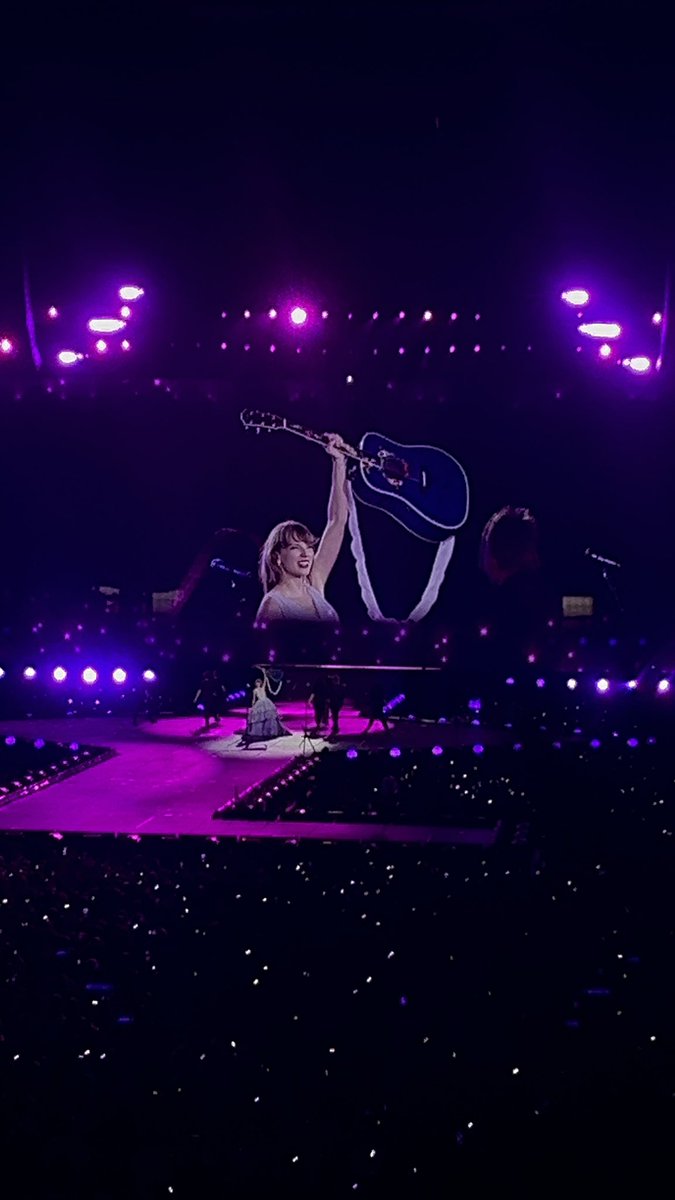 showgrlswift's tweet image. hold on to the memories they will hold on to you #SaoPauloTSTheErasTour