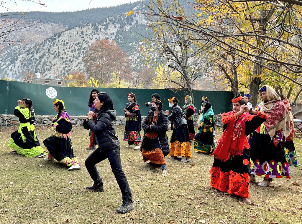 SKhanAthlete's tweet photo. Strong mountain girls, deserve strong leadership roles both on &amp; off the playground.
Moments from our recent Girls Endurance Camp in Kalash Valley.
#SamarCamp https://t.co/qgFCPAvSO7