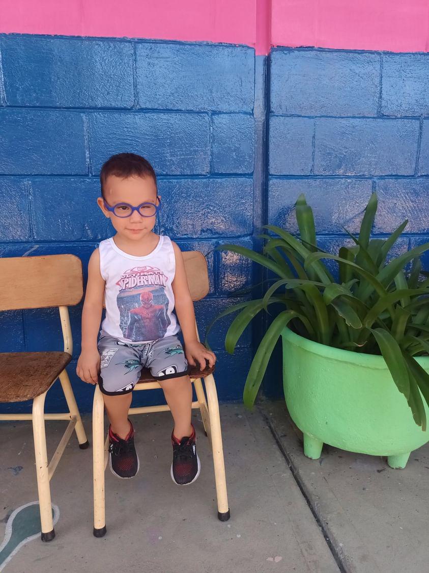 Empiezo la semana con 2 casos, 1ro. Luciano de 2 añitos le tienen que extraer su ojito izquierdo por un retinoblastoma, este monstruo cada día ataca a más niños menores de 3 años. Necesitamos $300 para el implante, conformador que le van a colocar y exámenes preoperatorios. Sigo