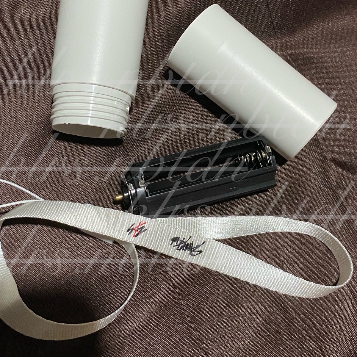 mintgyun1m's tweet photo. HELP RT
WTS/LFB

Stray Kids Official Lightstick and 3 Albums (TAKE ALL)
3,000PHP

nachimbong- used once for picture purposes only
albums contains pb, cd &amp; postcards only

for more infos, just dm me. willing po ako magsend ng videos &amp; mag-answer ng q’s

rfs: will quit fangirling https://t.co/ZHaqin8cLu
